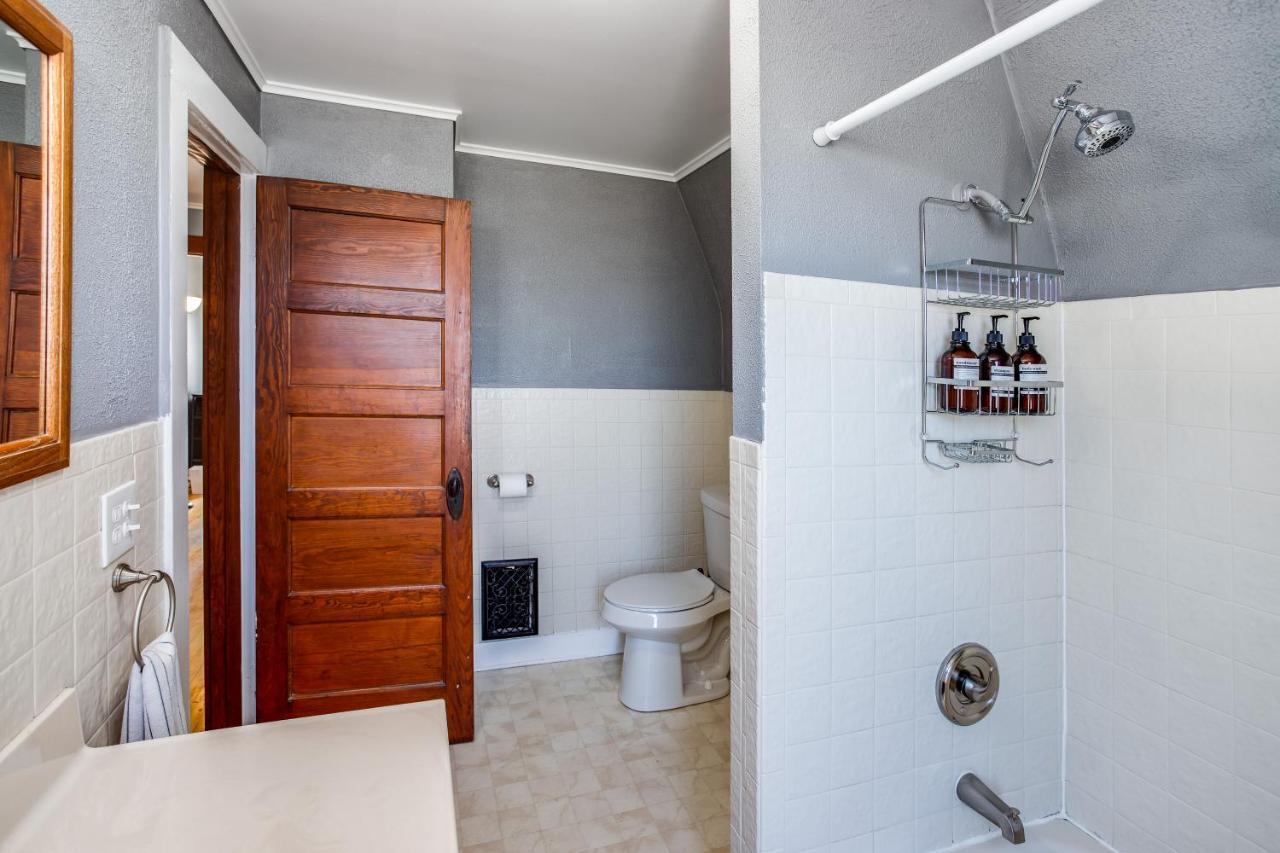 רוצ'סטר Spacious Home With In-Unit Laundry, Parking, 1Gb Wifi, & Patio Deck מראה חיצוני תמונה