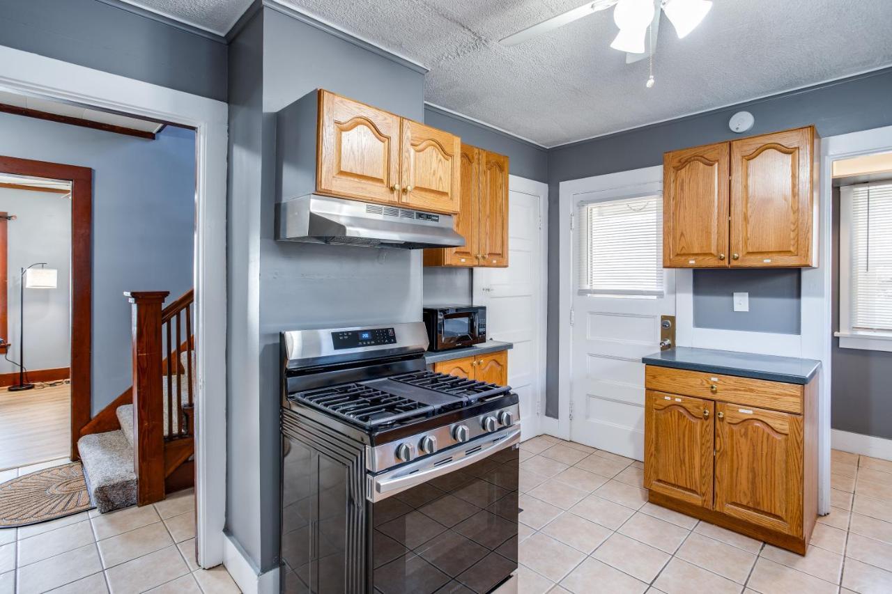 רוצ'סטר Spacious Home With In-Unit Laundry, Parking, 1Gb Wifi, & Patio Deck מראה חיצוני תמונה